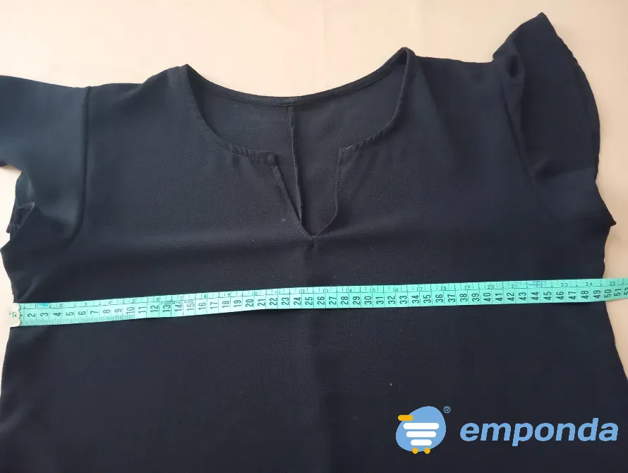 Musculosa elegante con volado en manga. IMPECABLE Floresta - imagen 2