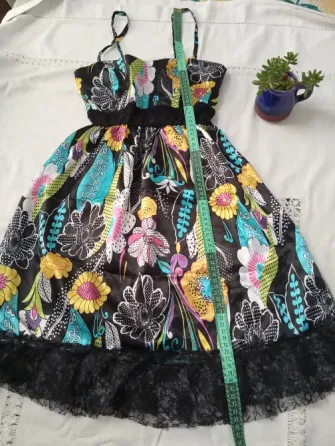 Vestido estampado, combinado con puntilla (Nuevo s/etiq) Floresta