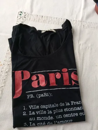 Musculosa super fresca "Paris". IMPECABLE Floresta