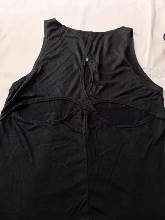 Musculosa super fresca "Paris". IMPECABLE Floresta