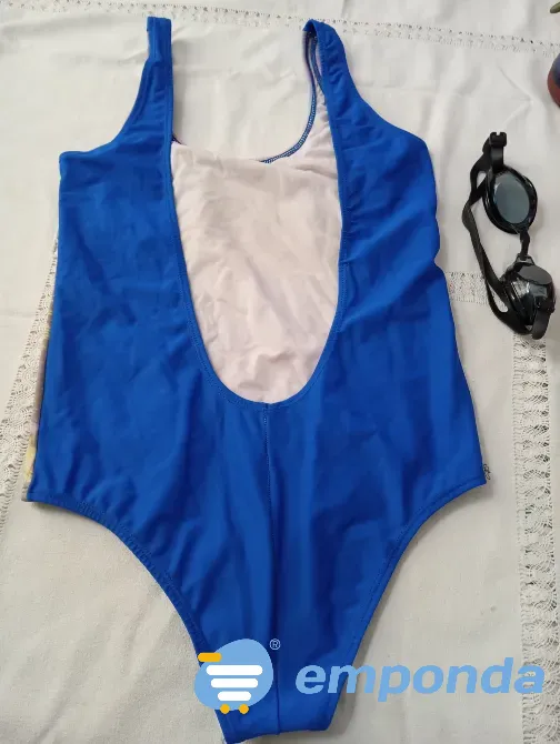 Malla enteriza azul electrico y estampa. IMPECABLE Floresta - imagen 3