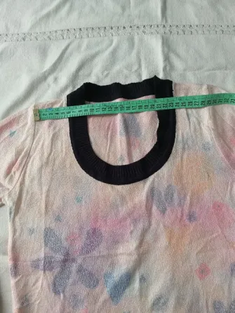 Sweater super delicado. IMPECABLE Floresta