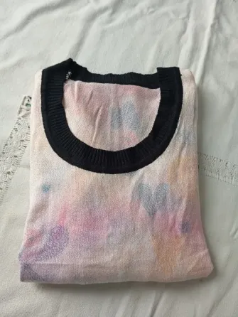 Sweater super delicado. IMPECABLE Floresta