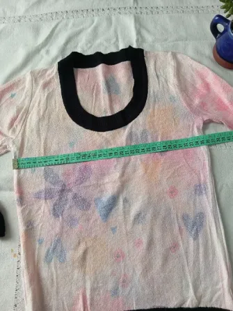 Sweater super delicado. IMPECABLE Floresta