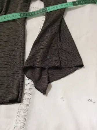 Remera de vestir, manga en pico y escote cruzado. IMPECABLE Floresta