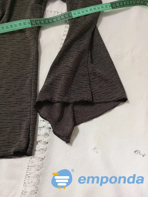 Remera de vestir, manga en pico y escote cruzado. IMPECABLE Floresta - imagen 3