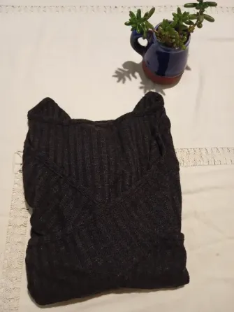 Remera manga ¾, escote cruzado. IMPECABLE Floresta