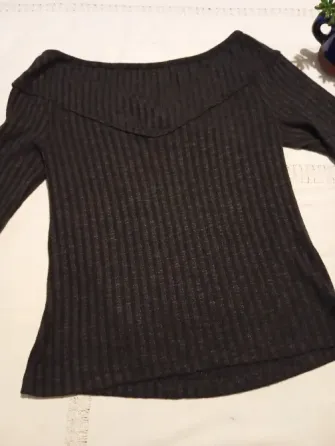 Remera manga ¾, escote cruzado. IMPECABLE Floresta