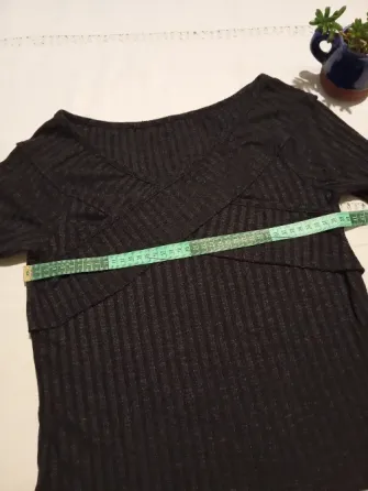 Remera manga ¾, escote cruzado. IMPECABLE Floresta