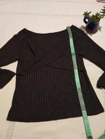 Remera manga ¾, escote cruzado. IMPECABLE Floresta