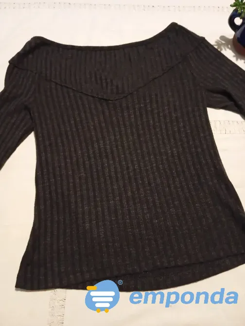 Remera manga ¾, escote cruzado. IMPECABLE Floresta - imagen 3