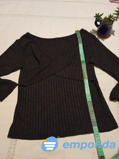 Remera manga ¾, escote cruzado. IMPECABLE Floresta - imagen 1