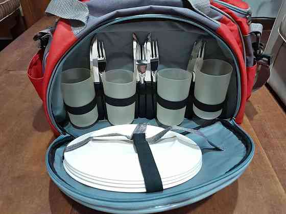 Bolso térmico para camping con vajilla Zárate