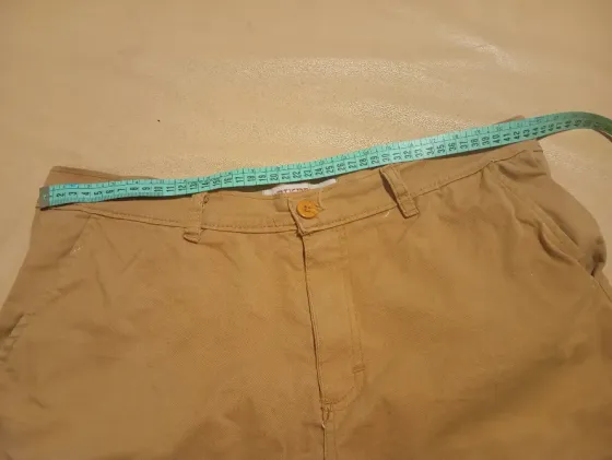 Bermuda de jean color mostaza, de hombre Floresta