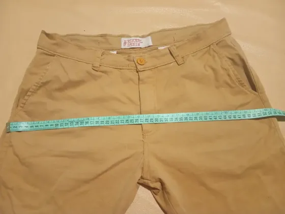 Bermuda de jean color mostaza, de hombre Floresta