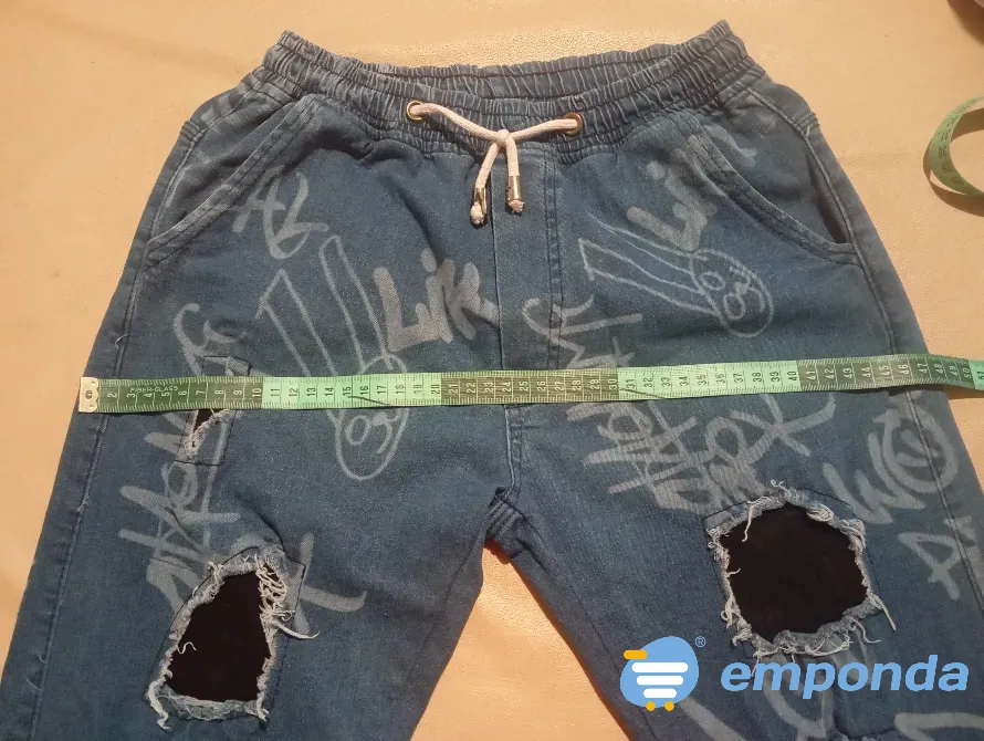 Jean tipo babucha con roturas, chico. Impecable Floresta - imagen 2