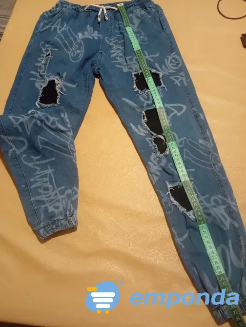 Jean tipo babucha con roturas, chico. Impecable Floresta - imagen 1