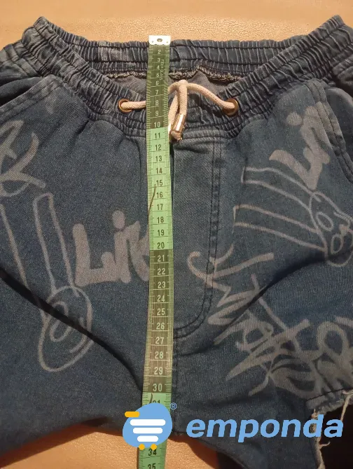 Jean tipo babucha con roturas, chico. Impecable Floresta - imagen 4