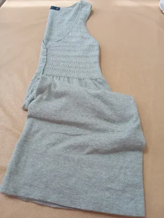 Vestido tipo musculosa, con botones. Zara Floresta