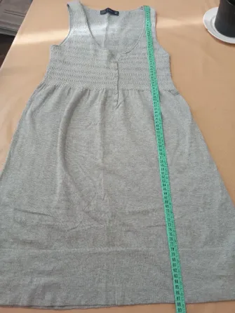 Vestido tipo musculosa, con botones. Zara Floresta