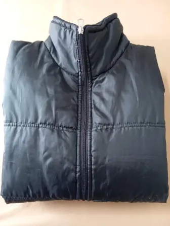 Chaleco puffer amplio unisex. Un uso Floresta