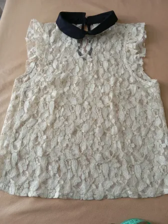Blusa manga princesa, super delicada con brillos dorados Floresta