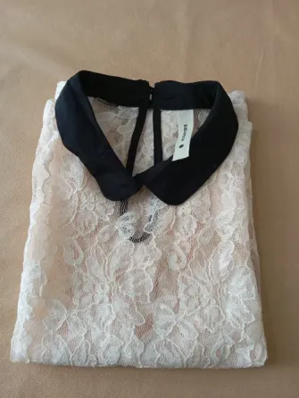 Blusa manga princesa, super delicada color crema. IMPECABLE Floresta