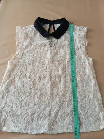 Blusa manga princesa, super delicada color crema. IMPECABLE Floresta