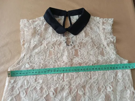 Blusa manga princesa, super delicada color crema. IMPECABLE Floresta