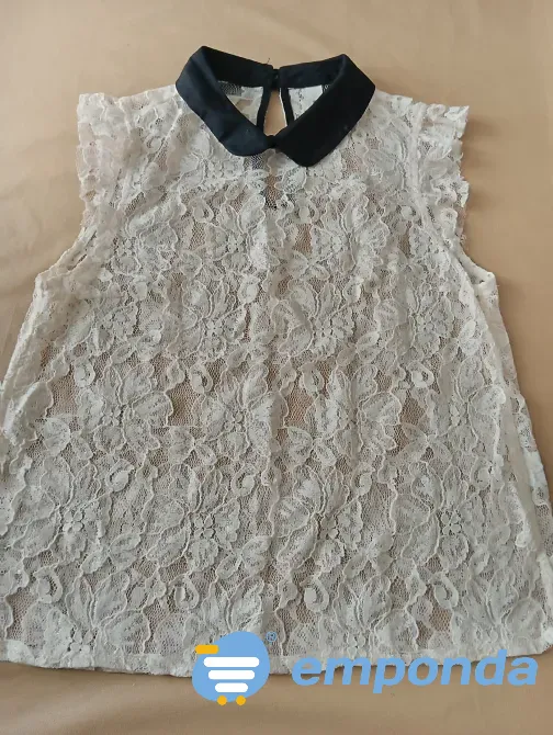 Blusa manga princesa, super delicada color crema. IMPECABLE Floresta - imagen 2