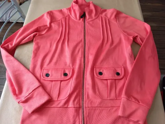 Campera Kosiuko, cuello media polera Floresta