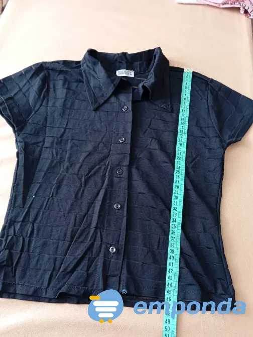 Camisa a la cintura, manga corta. IMPECABLE Floresta - imagen 2