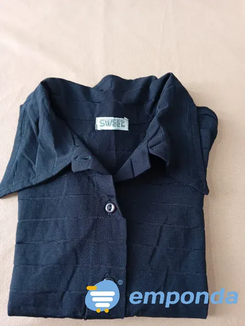 Camisa a la cintura, manga corta. IMPECABLE Floresta - imagen 3