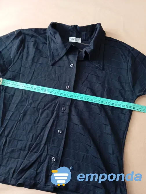 Camisa a la cintura, manga corta. IMPECABLE Floresta - imagen 4