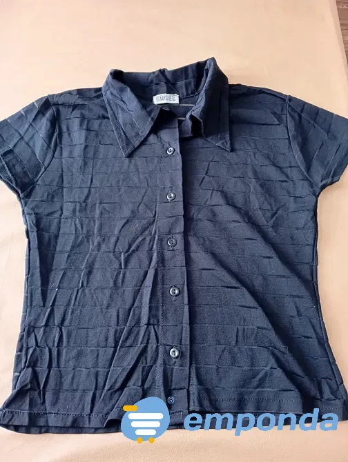 Camisa a la cintura, manga corta. IMPECABLE Floresta - imagen 5