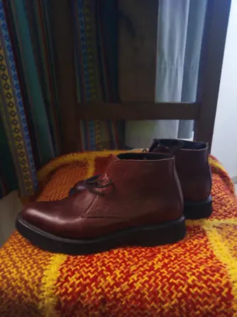 Botas de cuero bordo con cordones San Miguel