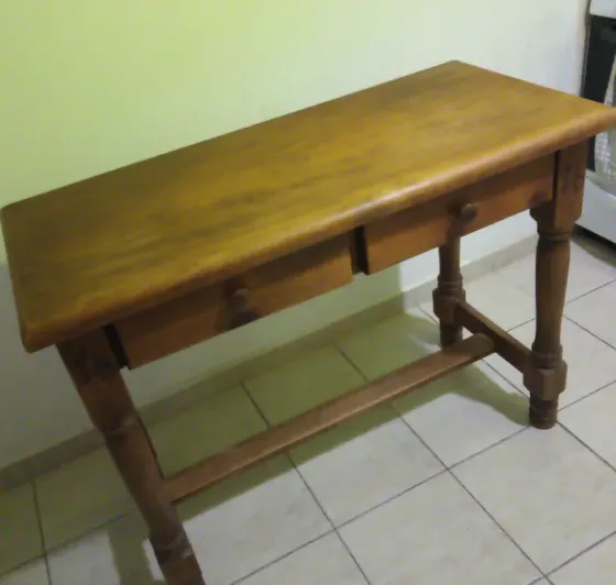 Escritorio de algarrobo San Miguel