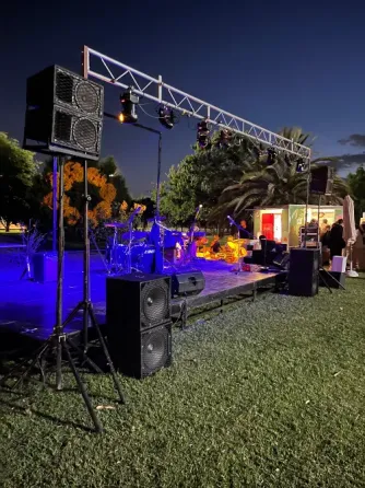 Deejay iluminacion pantallas fiestas eventos cumpleaños Escobar