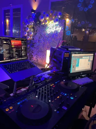 Deejay iluminacion pantallas fiestas eventos cumpleaños Escobar