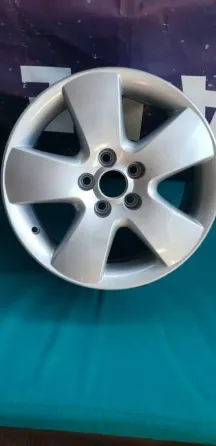 Llanta R15 VW Bora 5 Pétalos Tigre