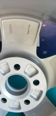 Llanta R15 VW Bora 5 Pétalos Tigre