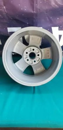 Llanta R15 VW Bora 5 Pétalos Tigre