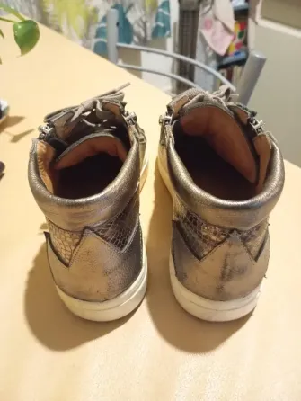 Zapatillas botitas Oggi. Super comodas Floresta