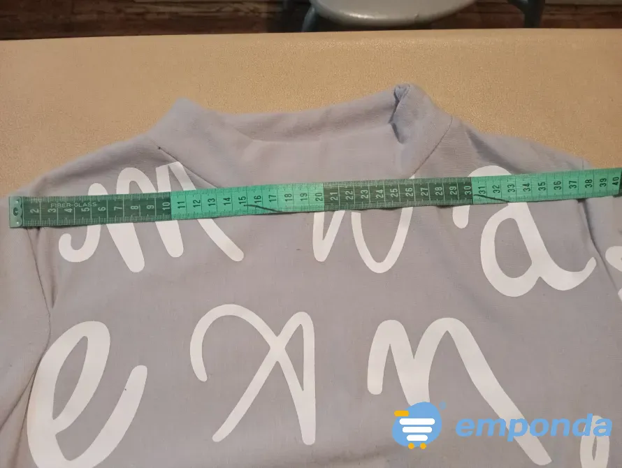 Buzo de mujer a la cintura con inscripciones Floresta - imagen 2