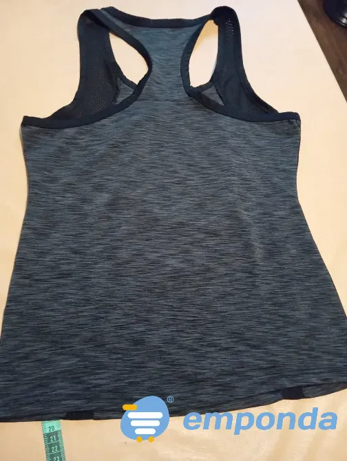 Musculosa deportiva con tela respirable. Impecable Floresta - imagen 3