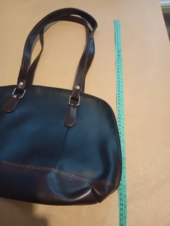 Cartera amplia, simil cuero. Impecable Floresta
