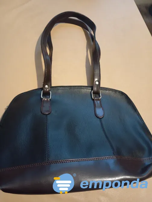 Cartera amplia, simil cuero. Impecable Floresta - imagen 2