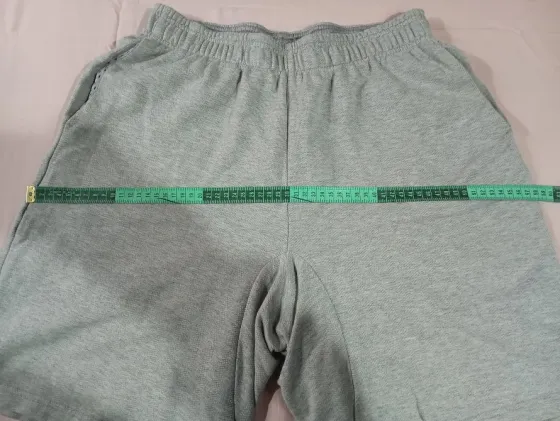Bermuda de algodón Adidas para hombre. Impecable Floresta