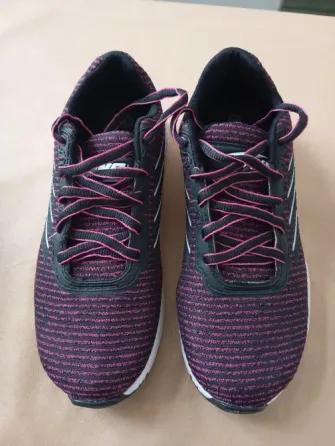 Zapatillas deportivas de mujer. Impecables Floresta