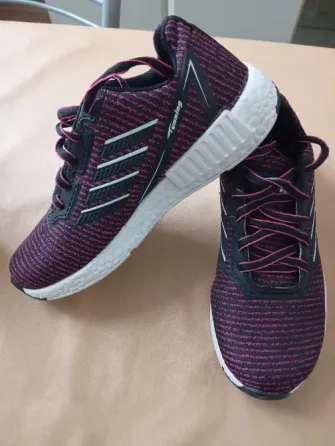 Zapatillas deportivas de mujer. Impecables Floresta